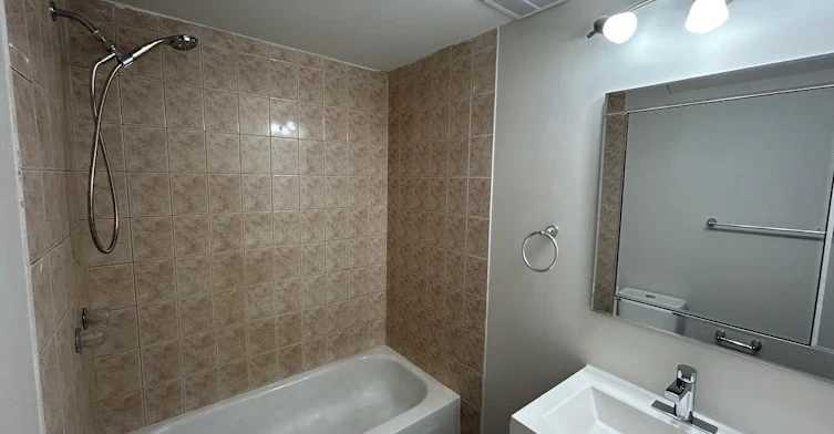 Bsmt-1028 Fernandez Drive, Mississauga, ON, L5V 1W9 - 5