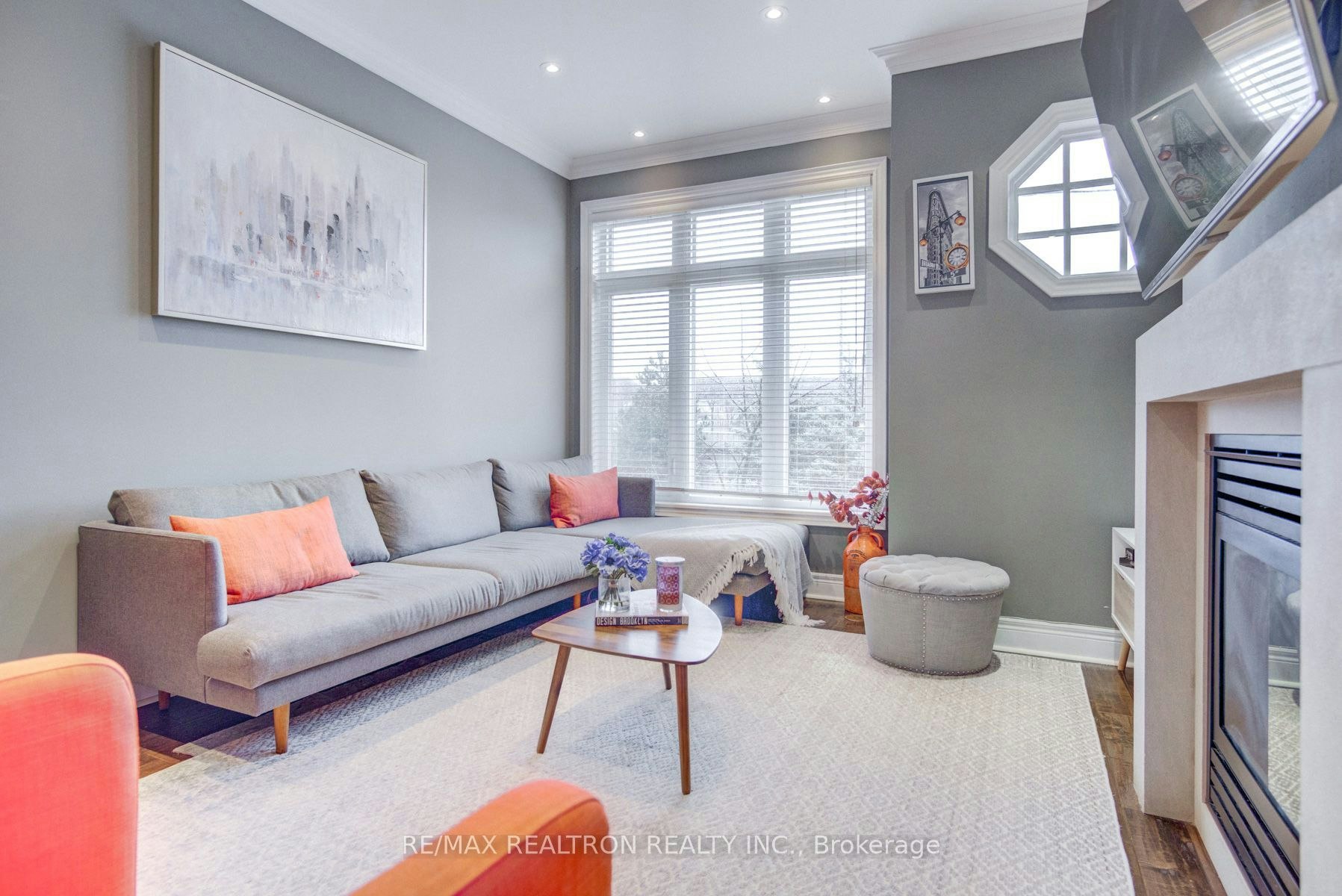 573 Oxford Street, Toronto, ON, M8Y 1E6 - 2
