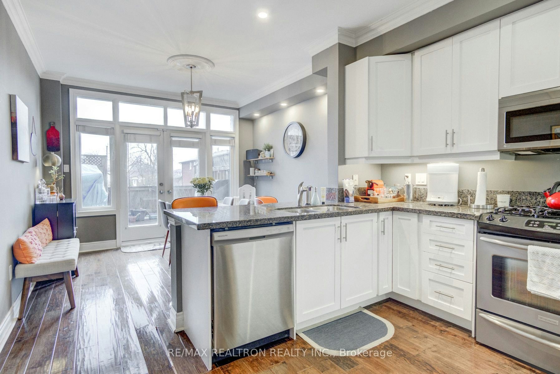 573 Oxford Street, Toronto, ON, M8Y 1E6 - 7