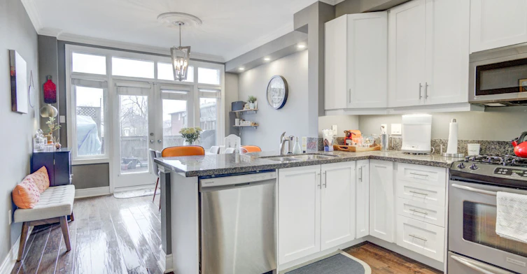 573 Oxford Street, Toronto, ON, M8Y 1E6 - 7