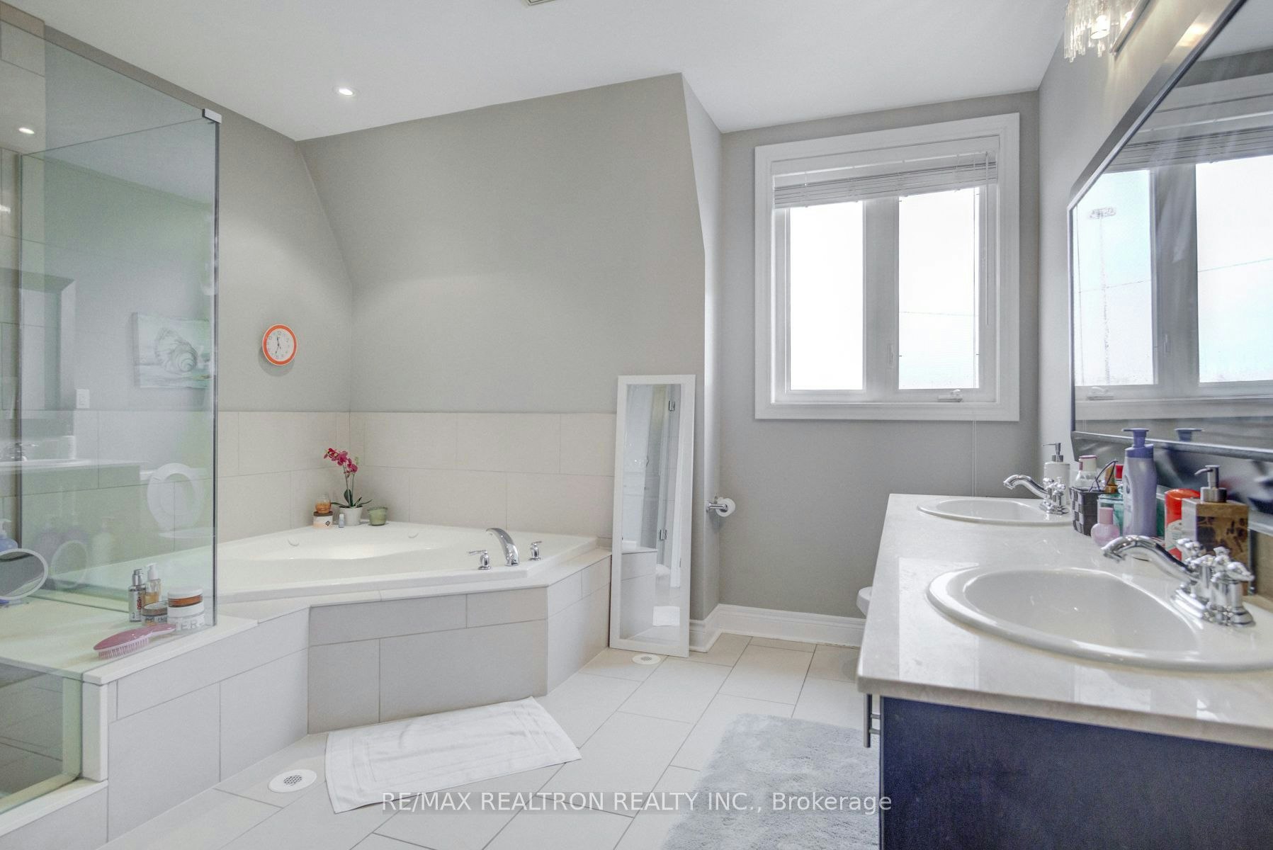 573 Oxford Street, Toronto, ON, M8Y 1E6 - 14