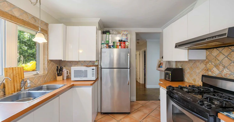 11 Duval Drive, Toronto, ON, M6L 2J9 - 14