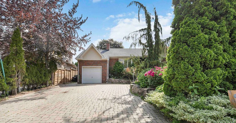 11 Duval Drive, Toronto, ON, M6L 2J9 - 3