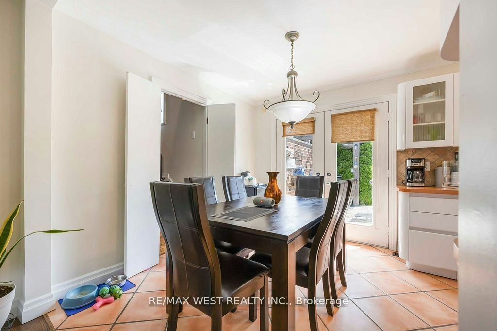 11 Duval Drive, Toronto, ON, M6L 2J9 - 16