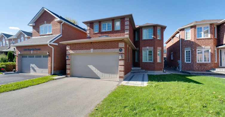 3841 Periwinkle Crescent, Mississauga, ON, L5N 6W8