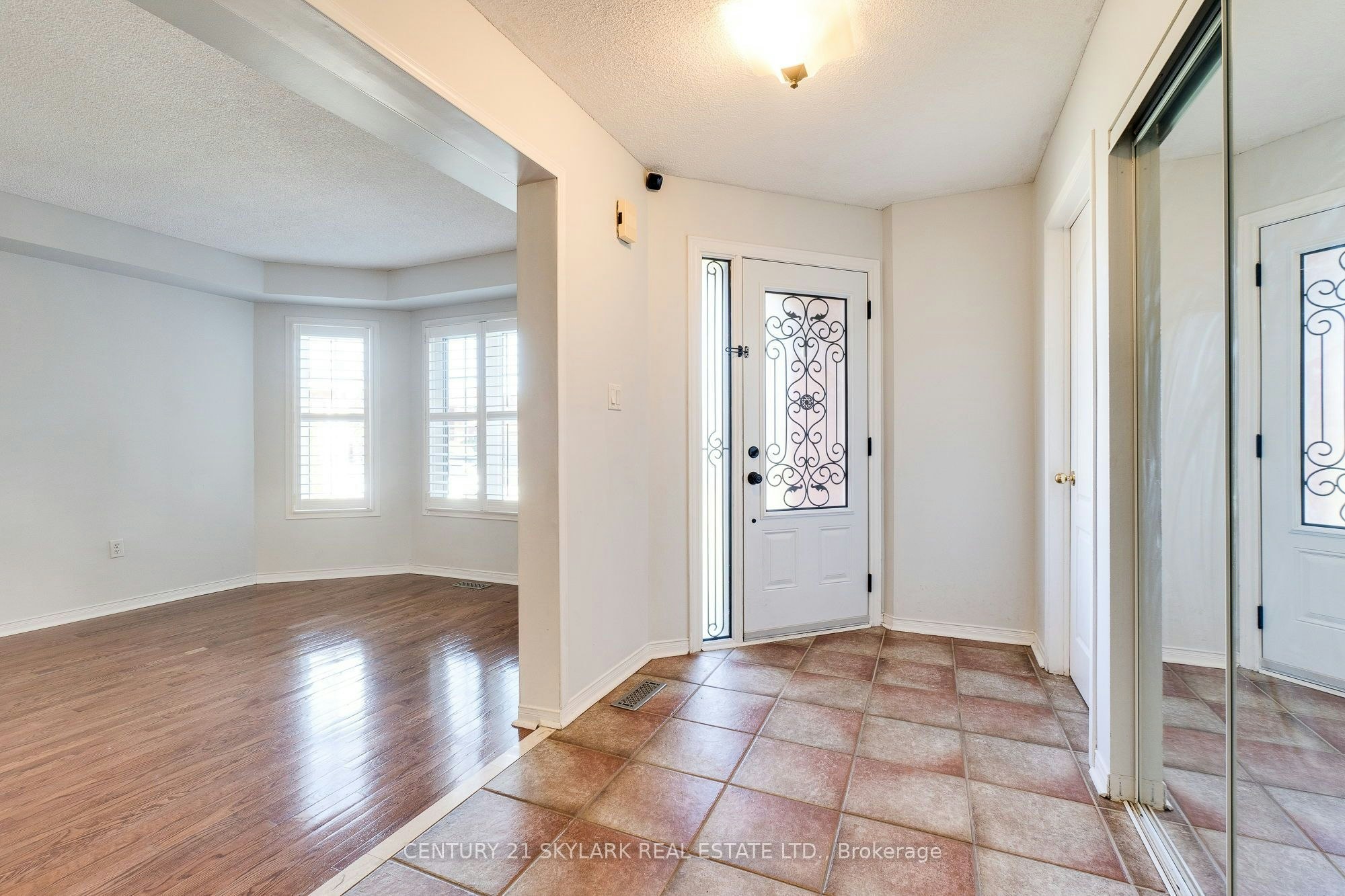3841 Periwinkle Crescent, Mississauga, ON, L5N 6W8 - 2