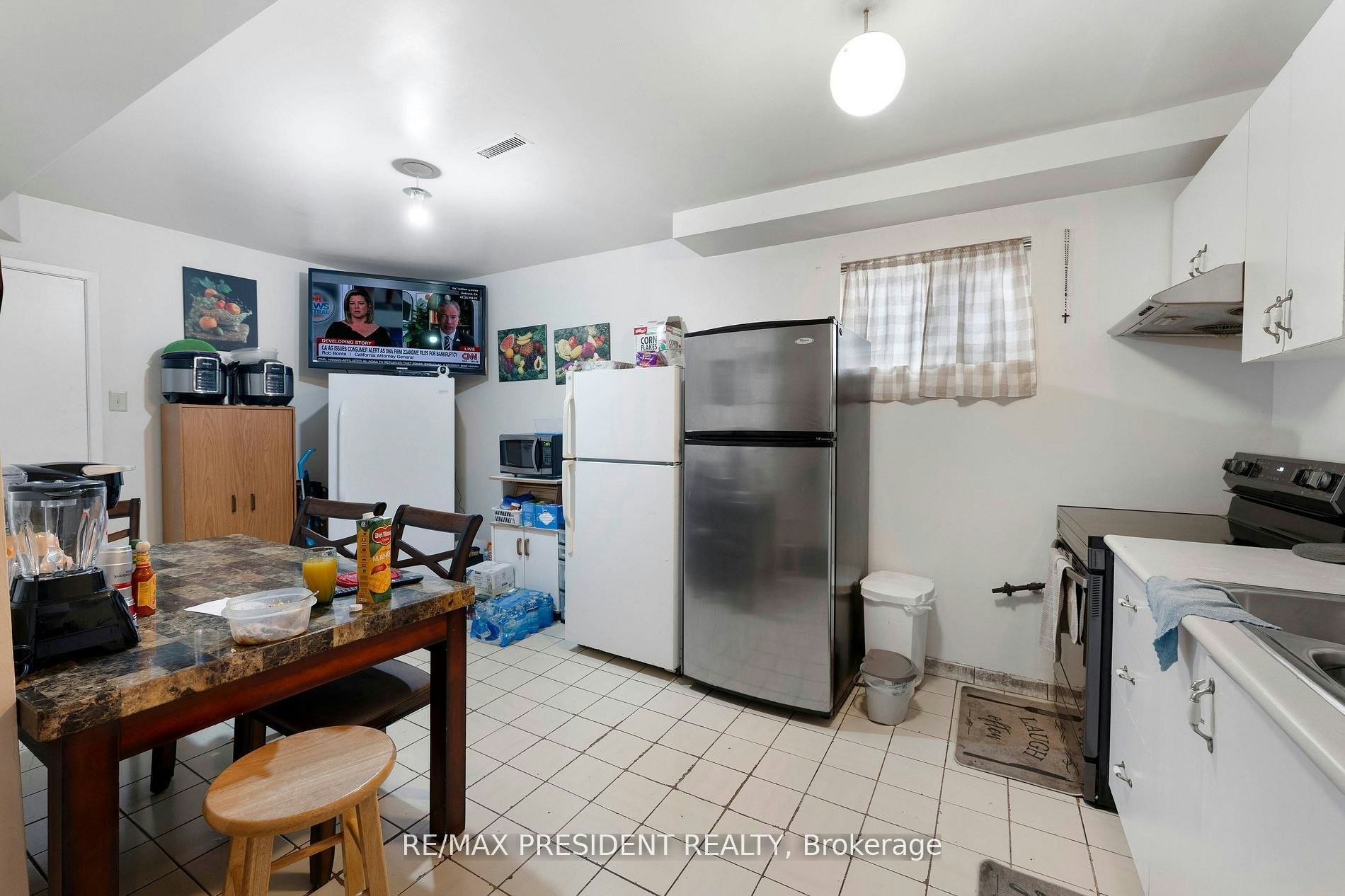3952 Longo Circle, Mississauga, ON, L4T 4C7 - 2