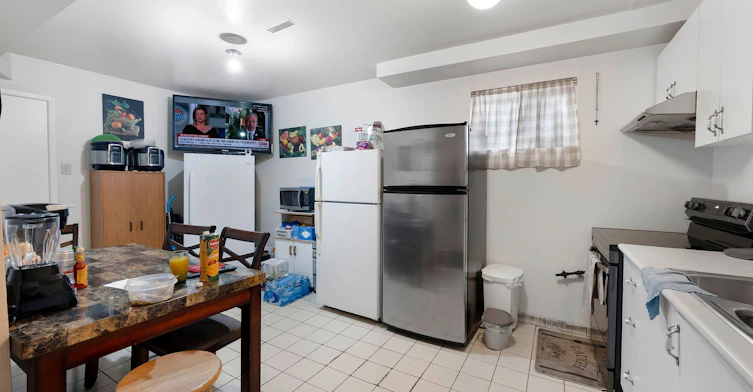 3952 Longo Circle, Mississauga, ON, L4T 4C7 - 2