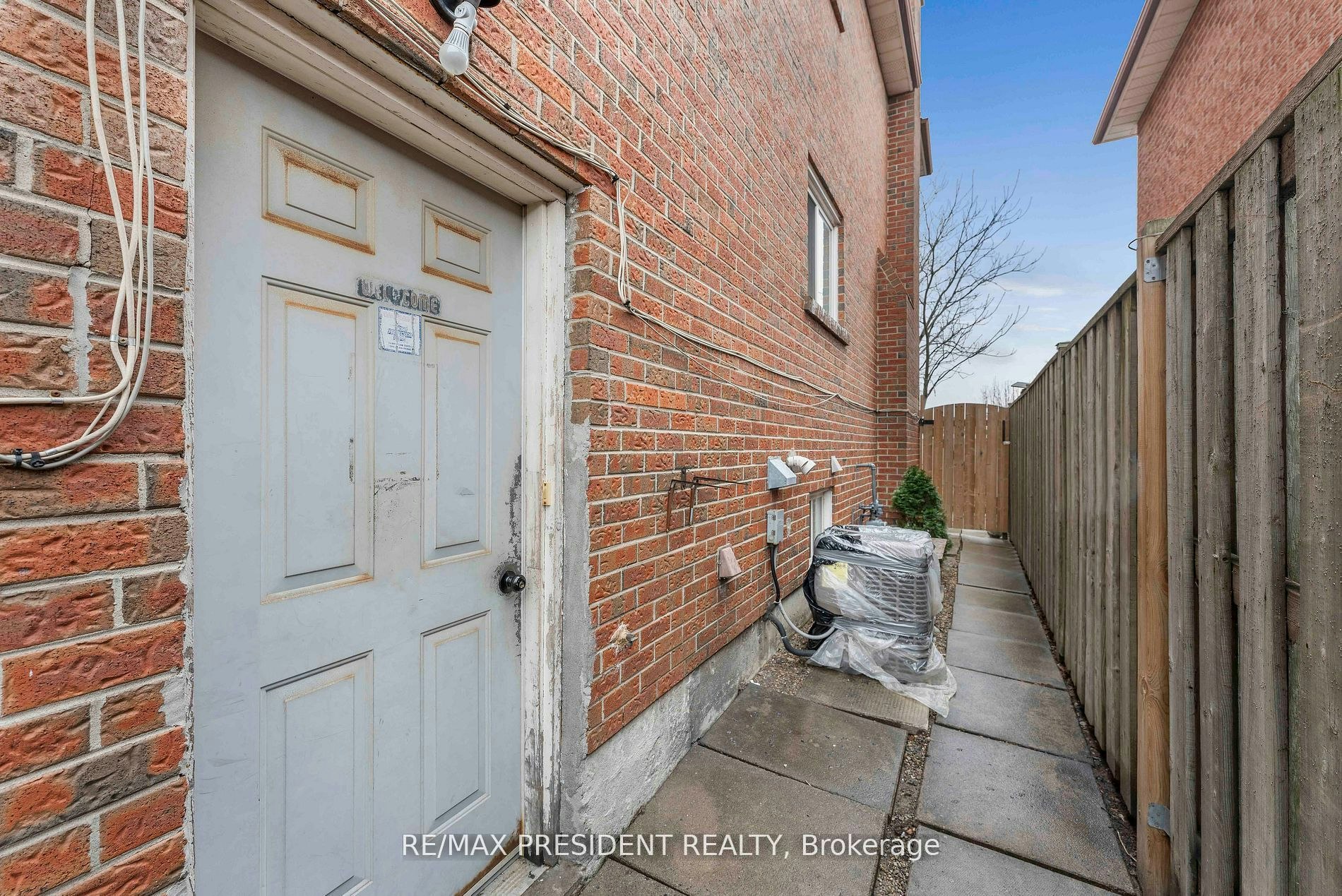 3952 Longo Circle, Mississauga, ON, L4T 4C7 - 3