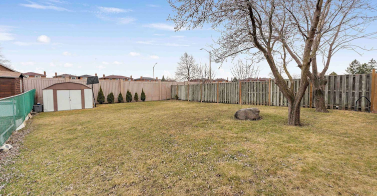 3952 Longo Circle, Mississauga, ON, L4T 4C7 - 9