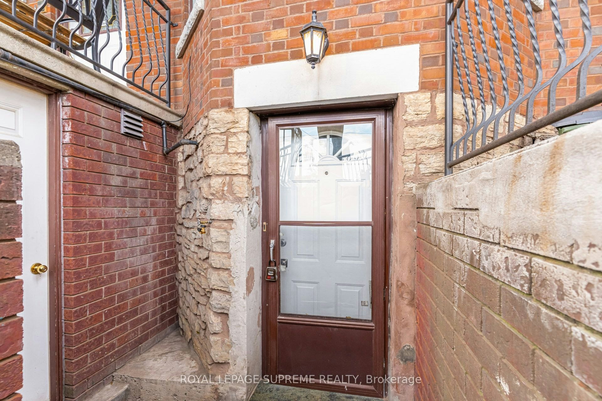 Bsmt-20 Edna Avenue, Toronto, ON, M6P 1B8 - 2