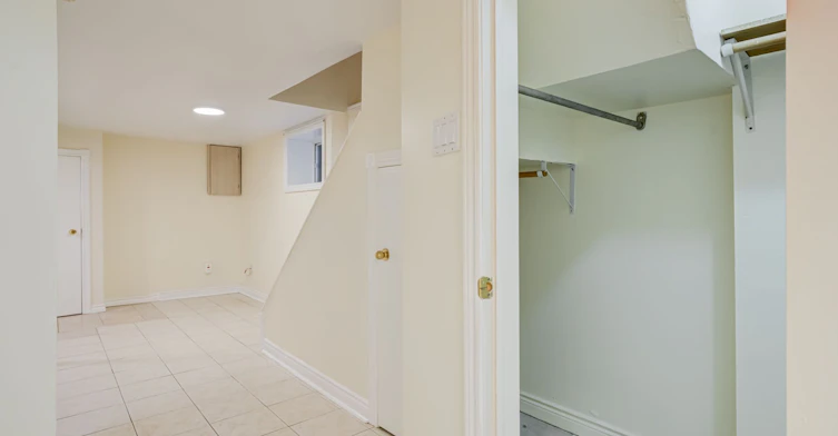 Bsmt-20 Edna Avenue, Toronto, ON, M6P 1B8 - 9