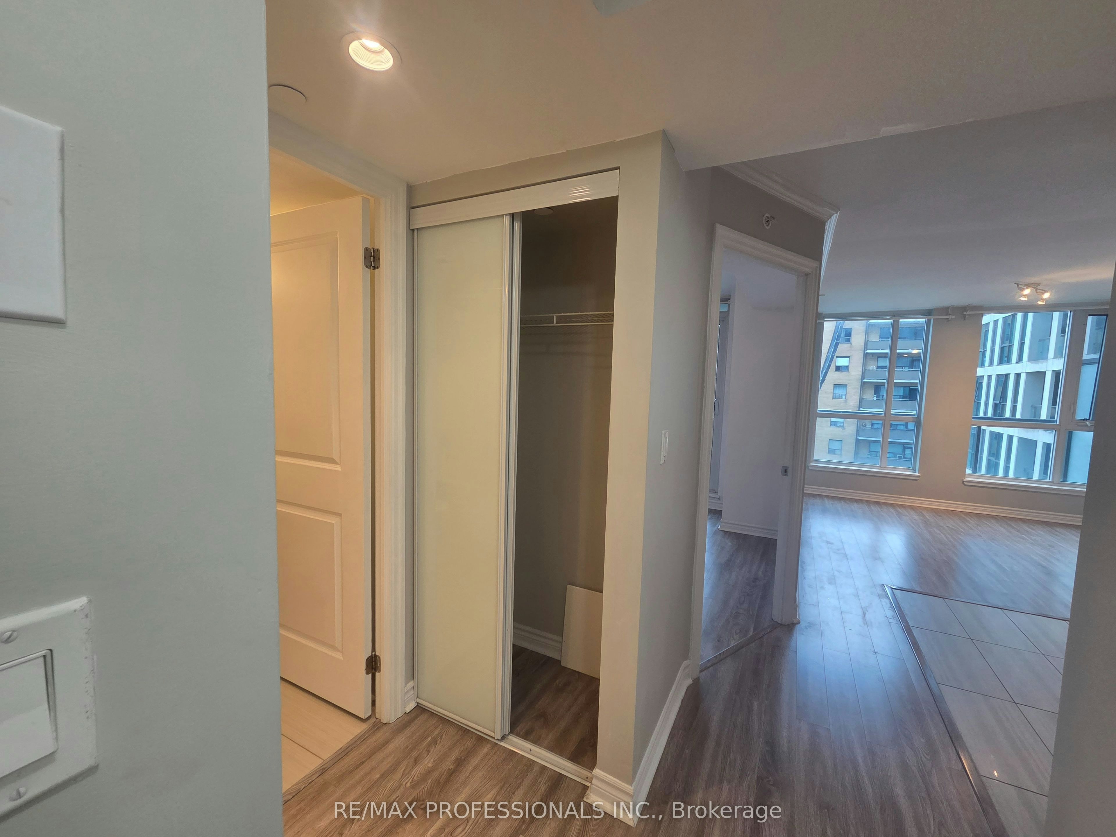422-80 Esther Lorrie Drive, Toronto, ON, M9W 0C6 - 3