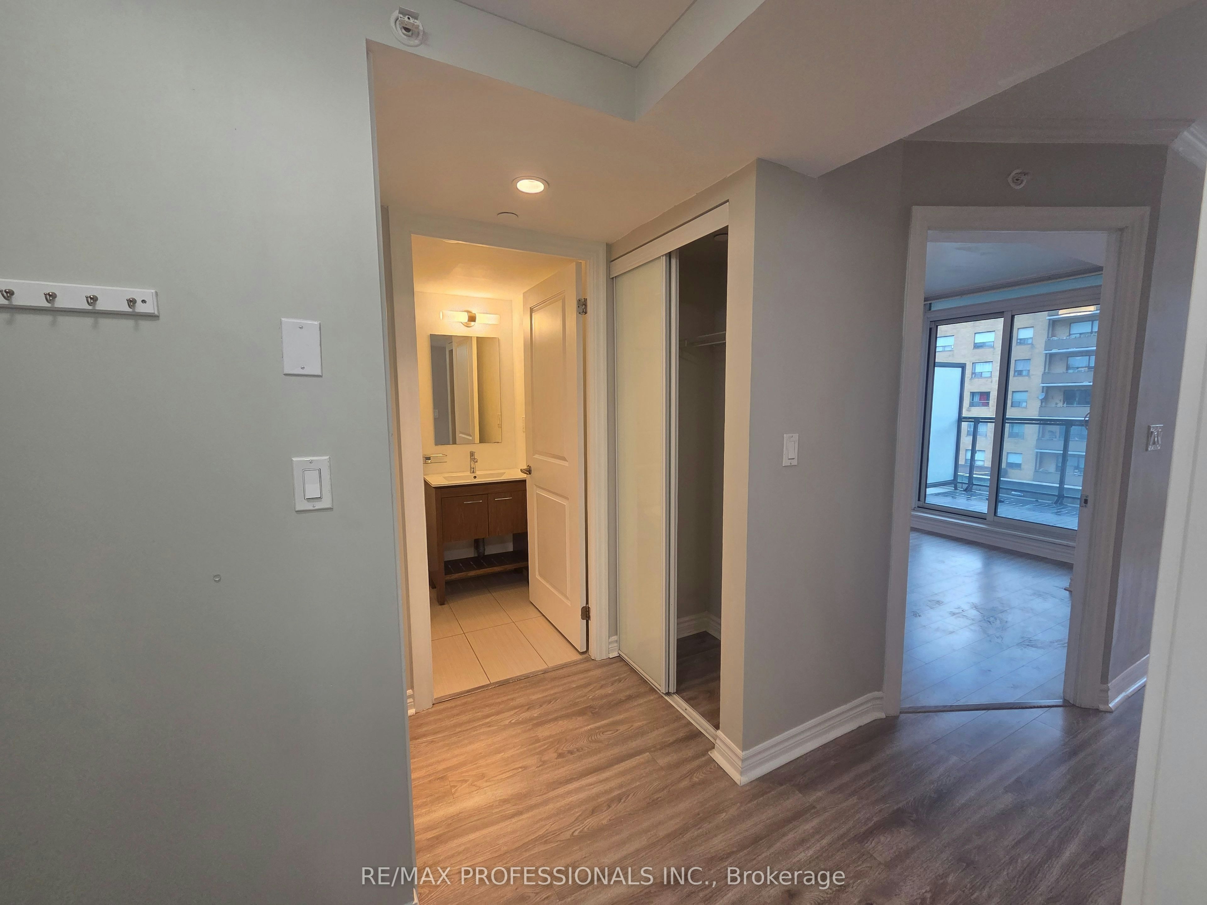422-80 Esther Lorrie Drive, Toronto, ON, M9W 0C6 - 2