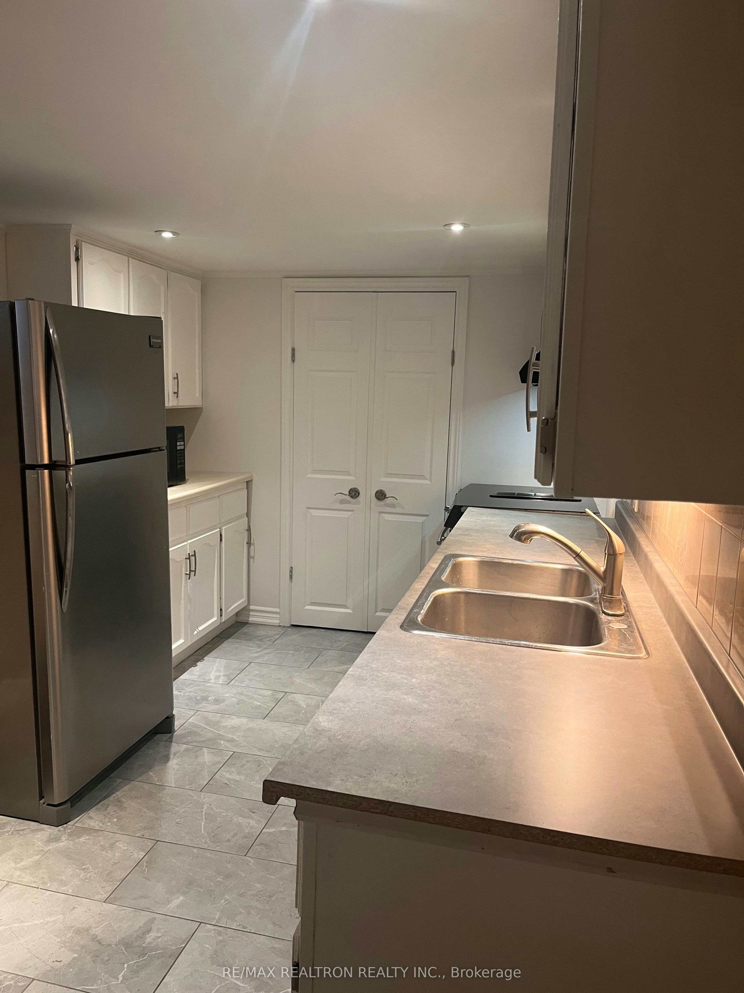 60 Northwood Drive, Brampton, ON, L6X 2L2 - 3