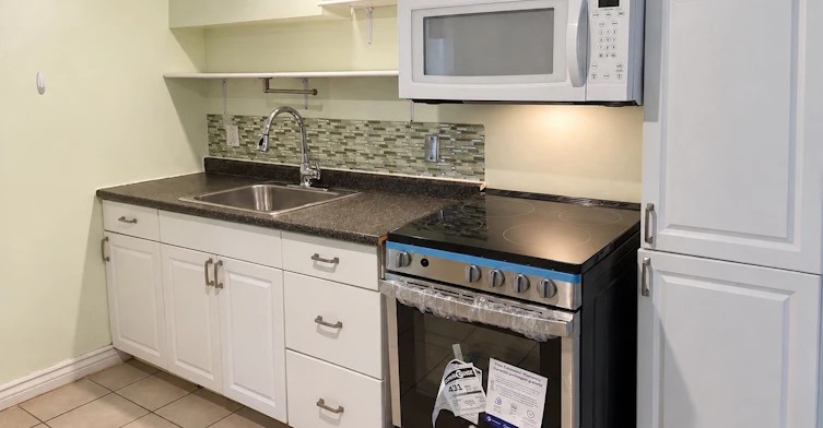 Lower Level-83 St John Road, Toronto, ON, M6P 1T8 - 4