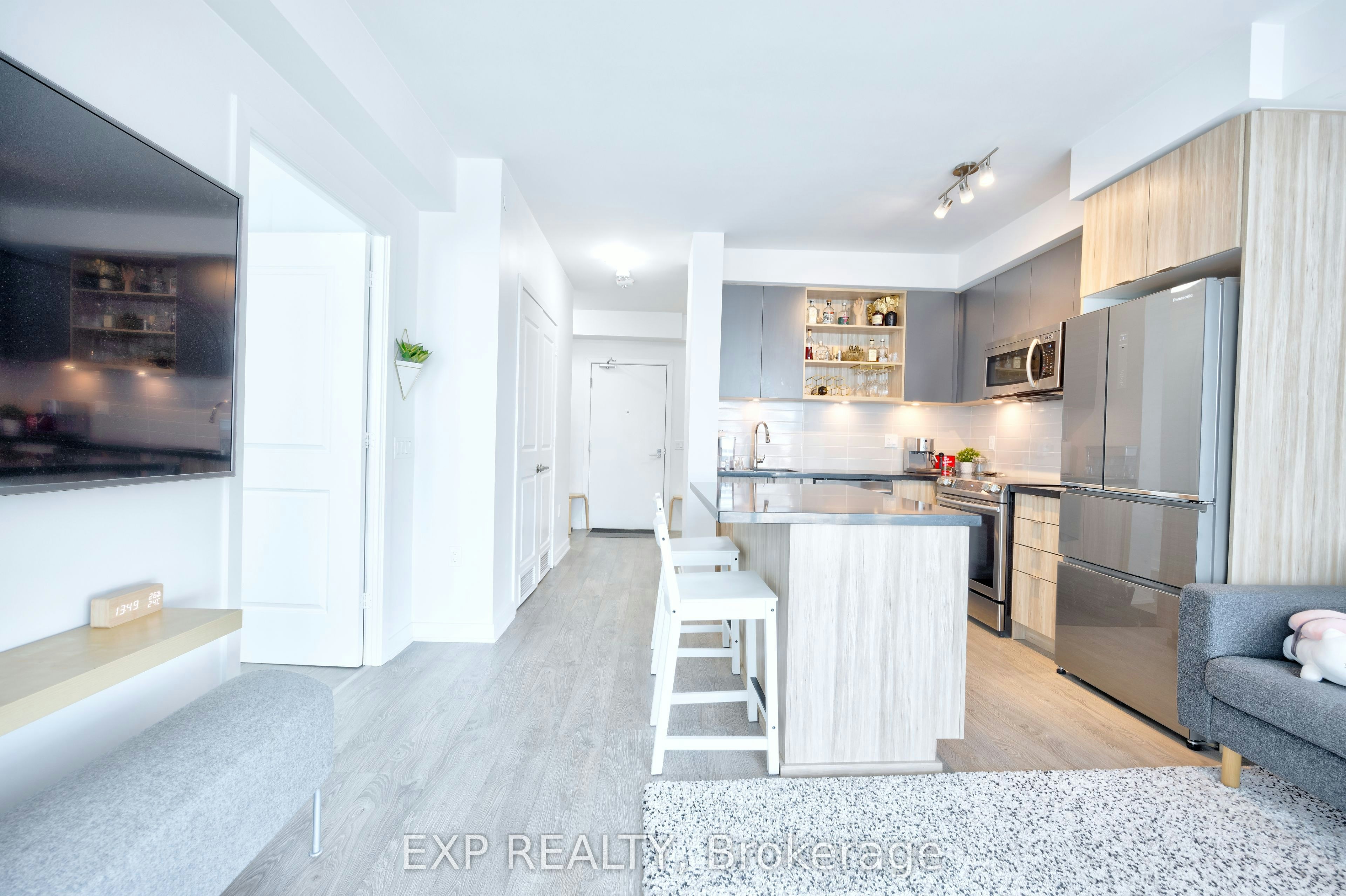 1103-4677 Glen Erin Drive, Mississauga, ON, L5M 2E3 - 2