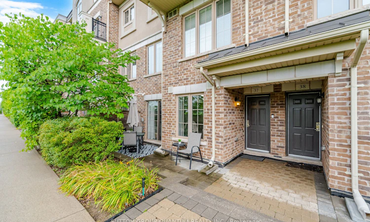 37-2441 Greenwich Drive