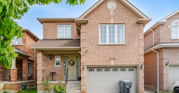 Upper-6409 Torre Drive, Mississauga, ON, L5V 2S5
