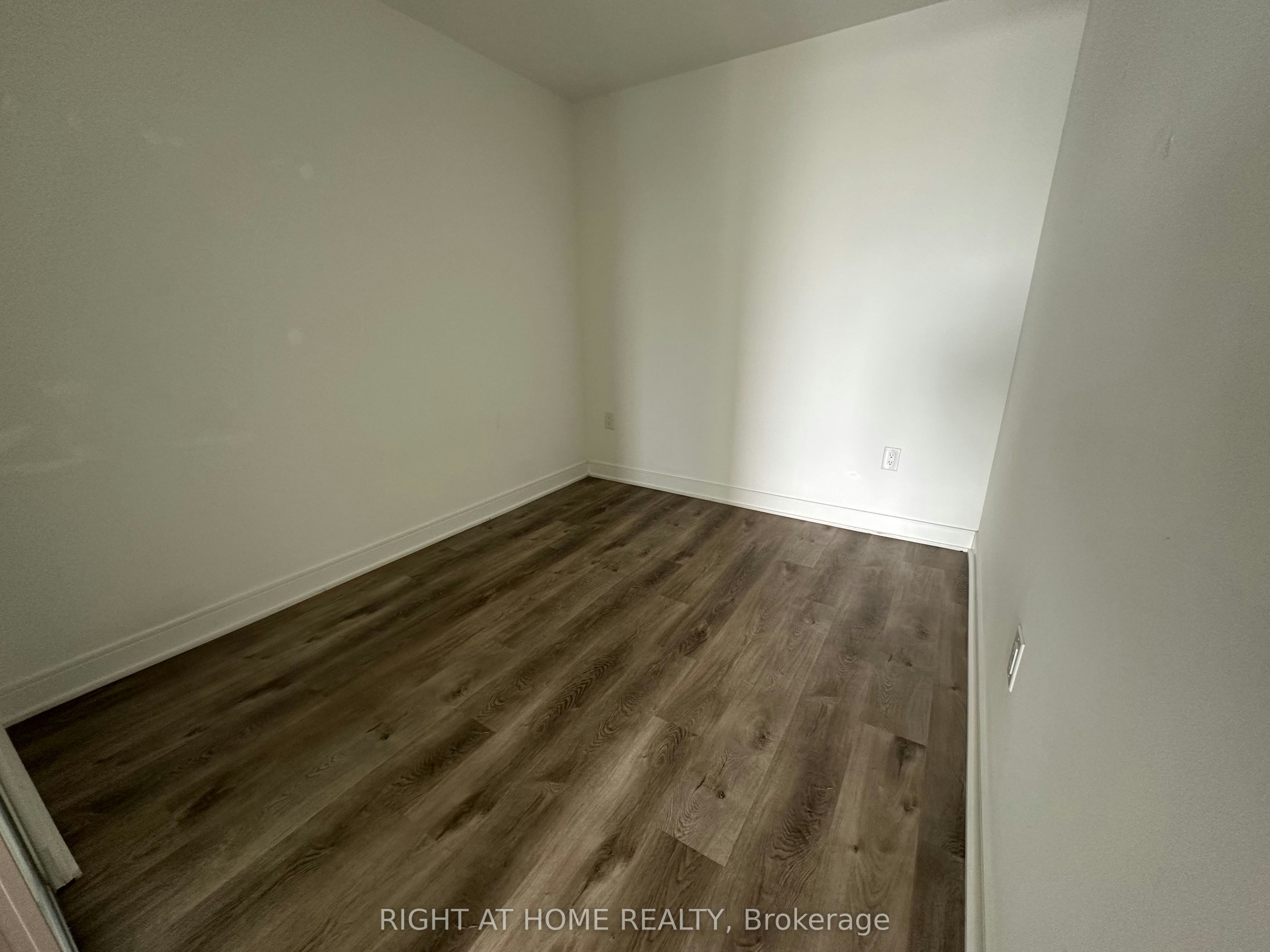 1011-86 Dundas Street E, Mississauga, ON, L5A 0B1 - 5