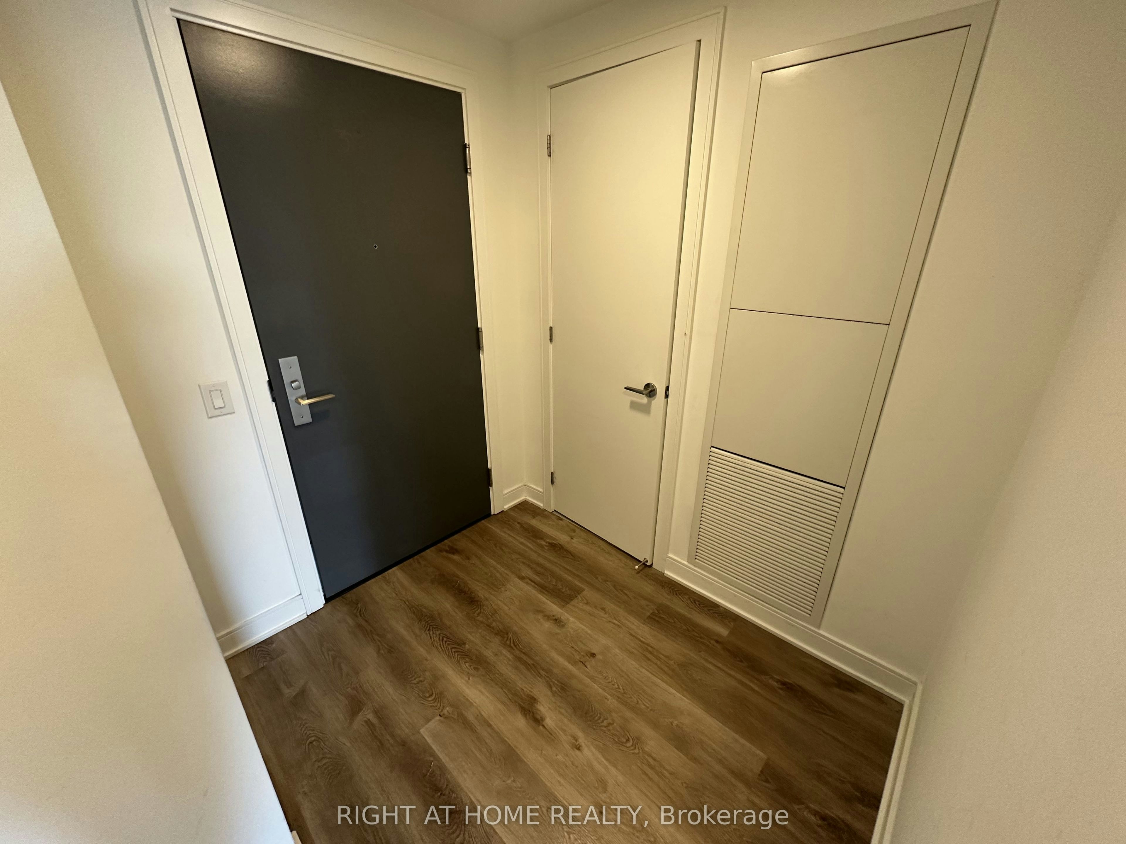 1011-86 Dundas Street E, Mississauga, ON, L5A 0B1 - 2