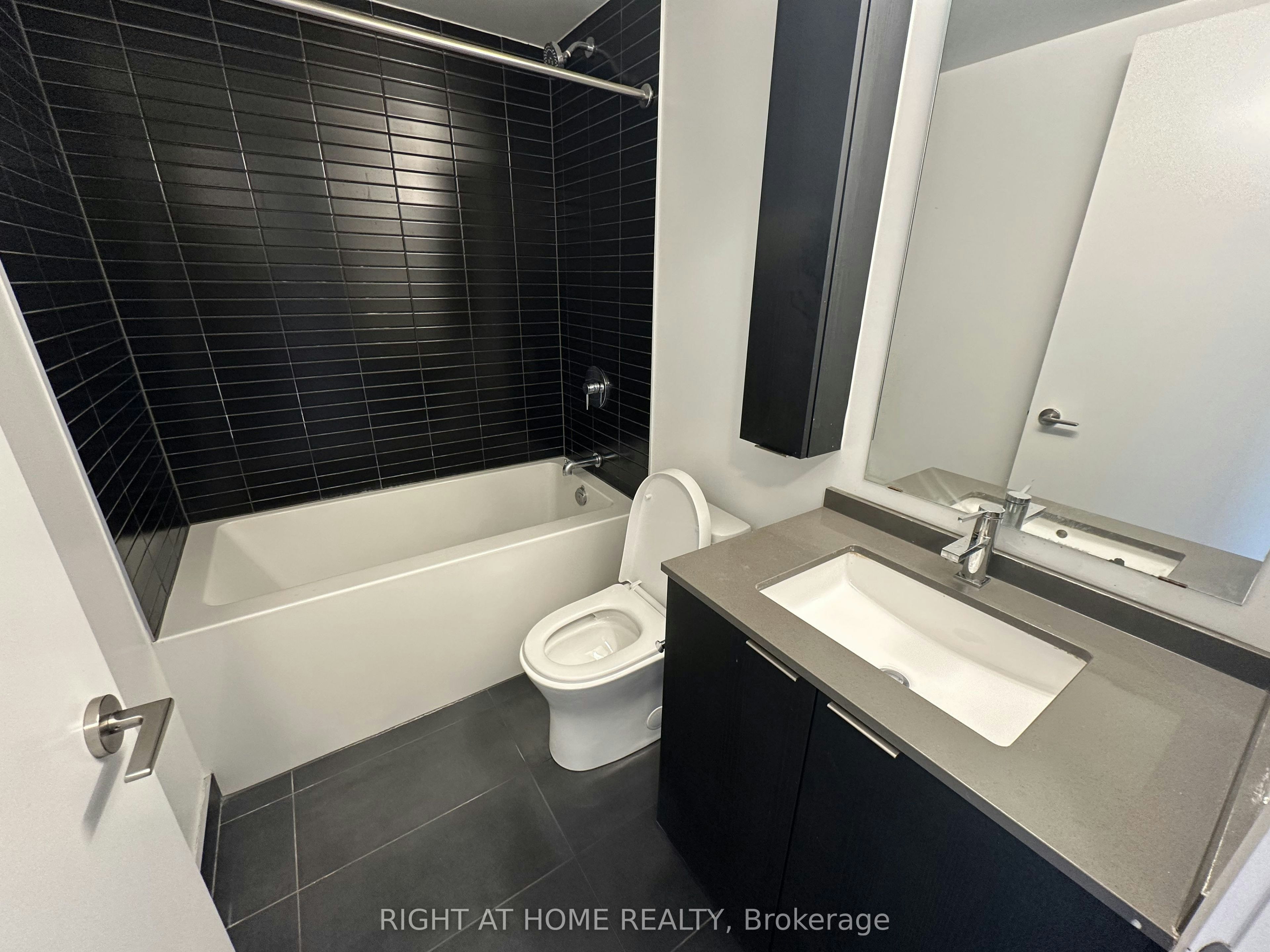 1011-86 Dundas Street E, Mississauga, ON, L5A 0B1 - 6