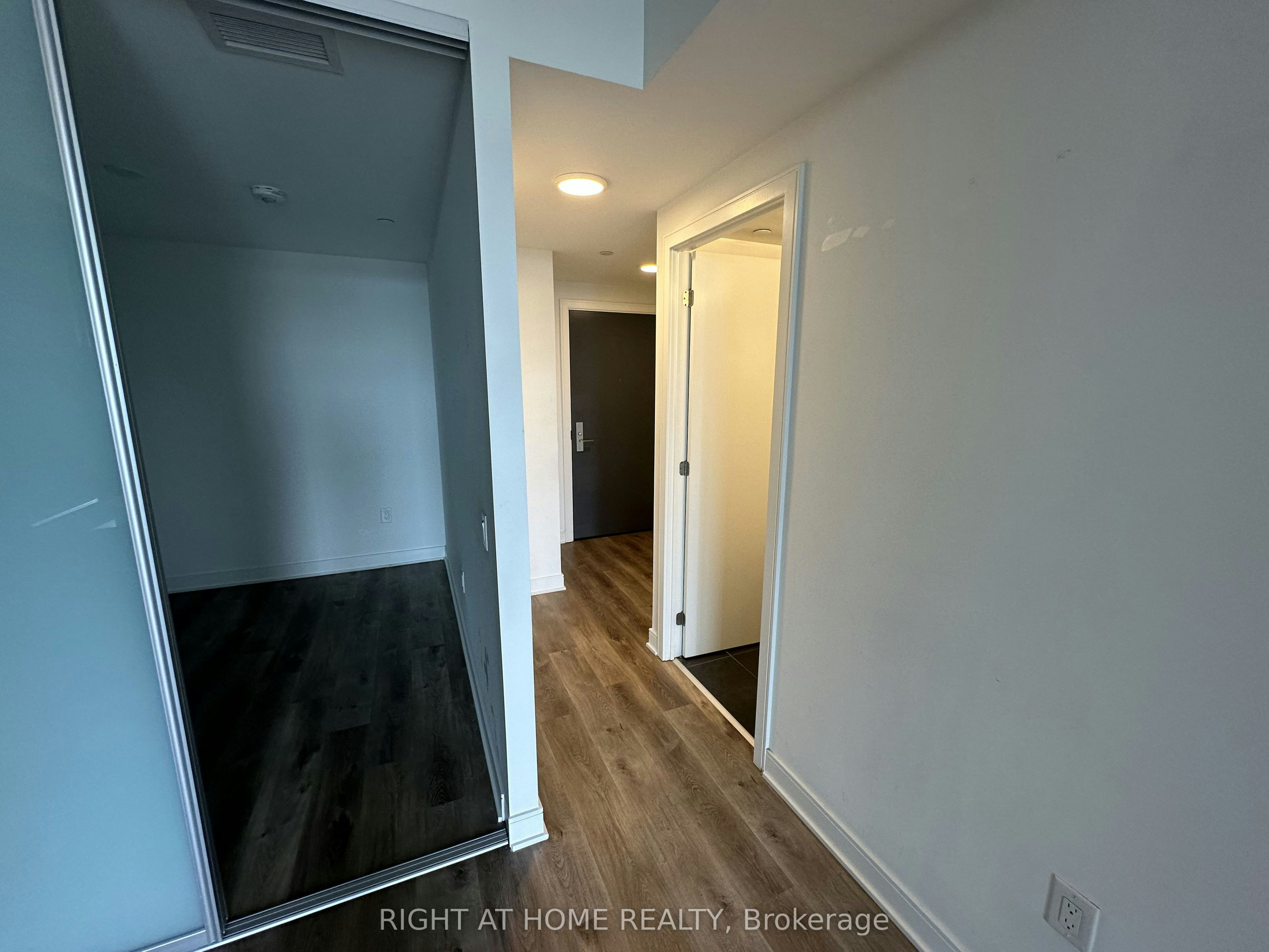 1011-86 Dundas Street E, Mississauga, ON, L5A 0B1 - 3