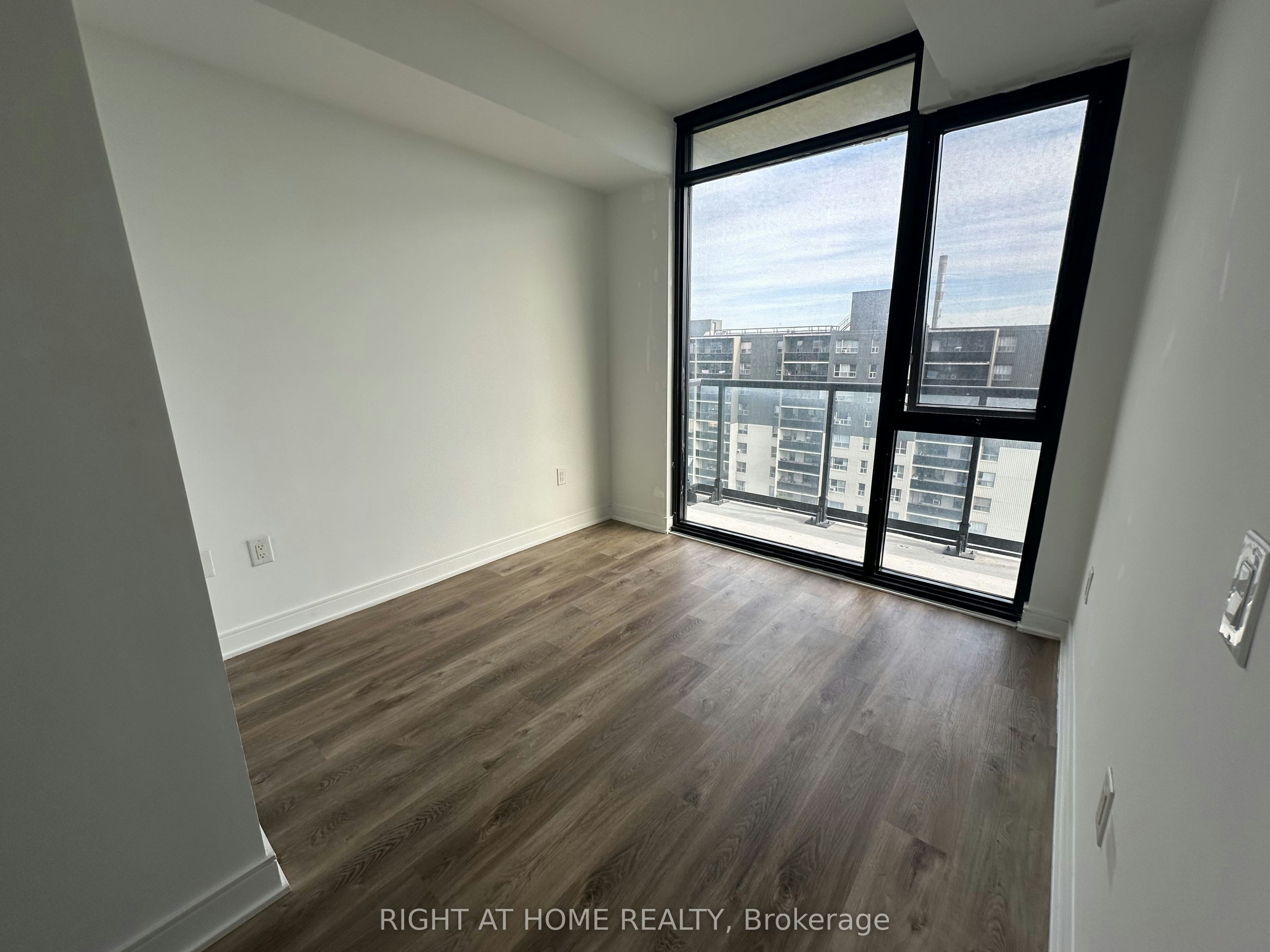 1011-86 Dundas Street E, Mississauga, ON, L5A 0B1 - 11