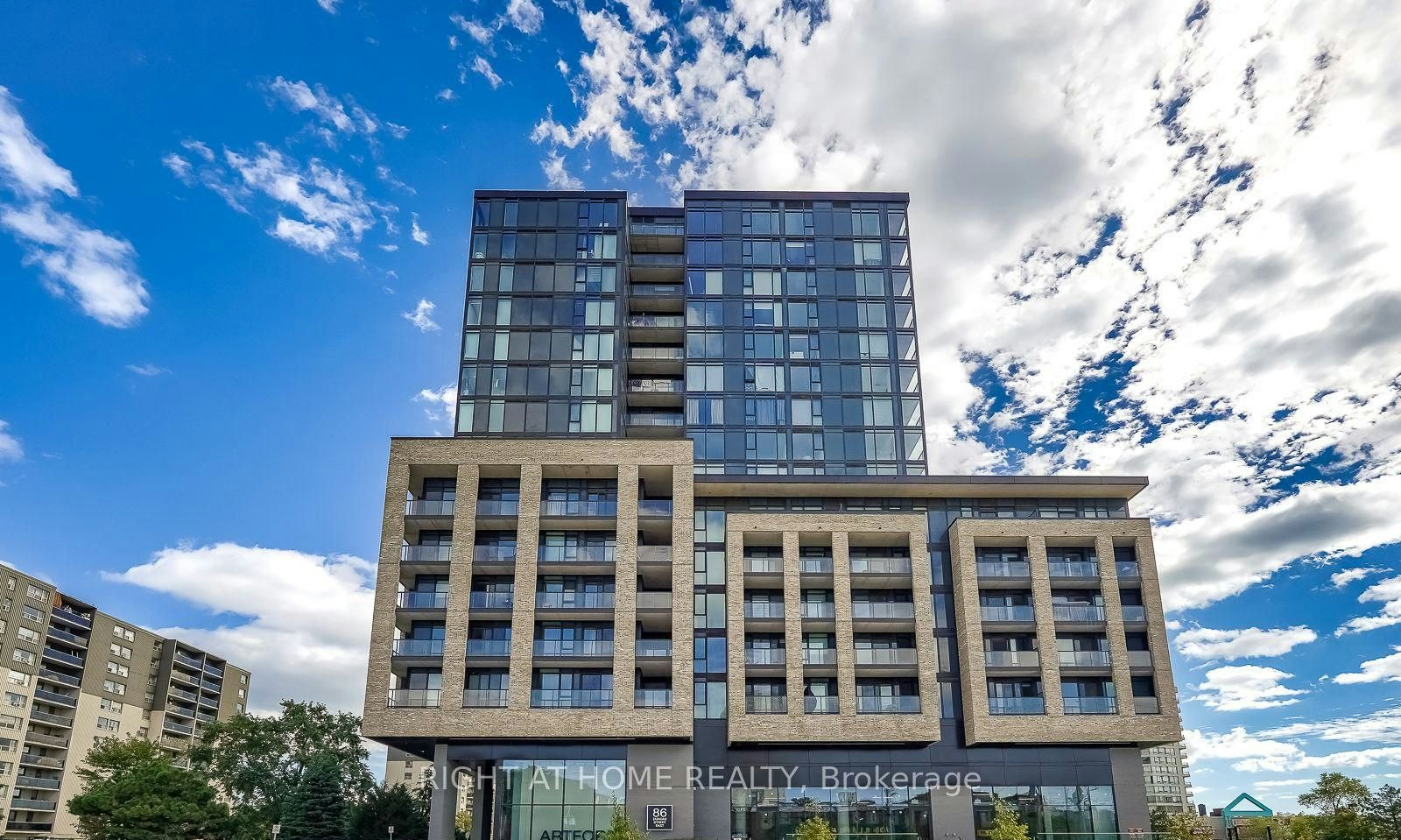1011-86 Dundas Street E, Mississauga, ON, L5A 0B1