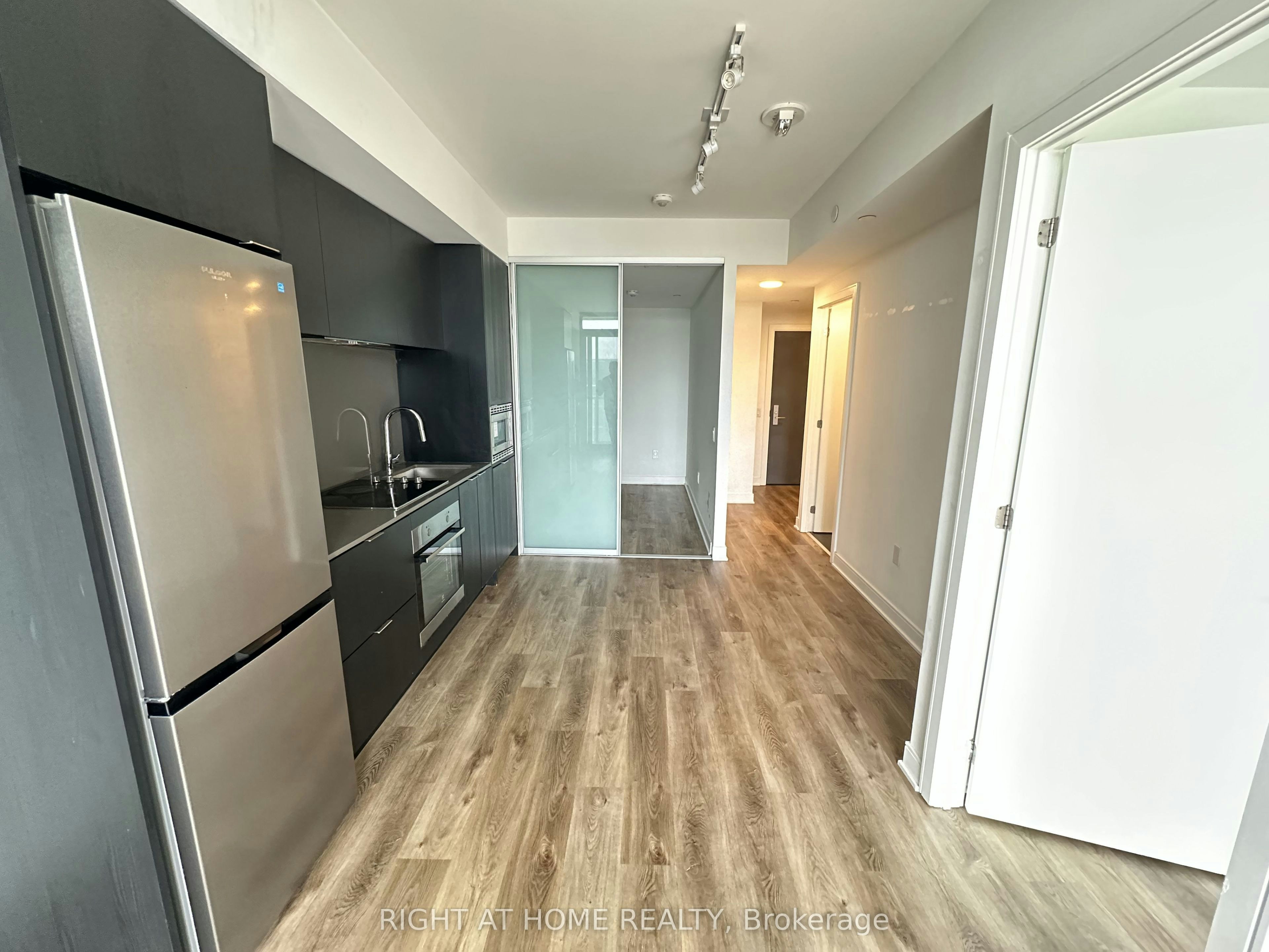 1011-86 Dundas Street E, Mississauga, ON, L5A 0B1 - 9