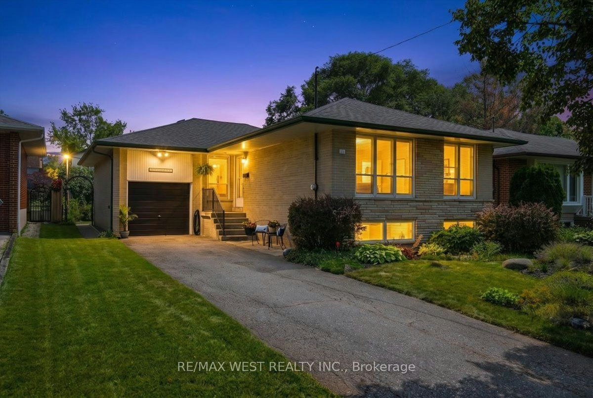19 Decarie Circle, Toronto, ON, M9B 3H6