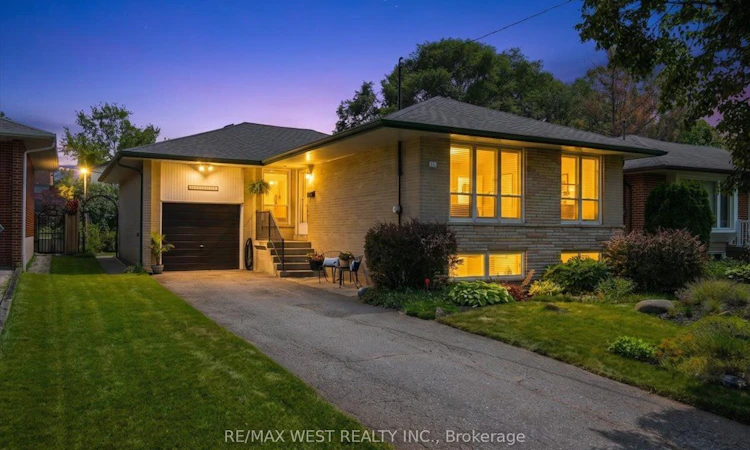 19 Decarie Circle