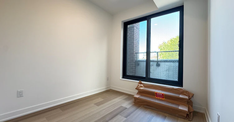 309-1 Vine Avenue, Toronto, ON, M6P 0C8 - 8