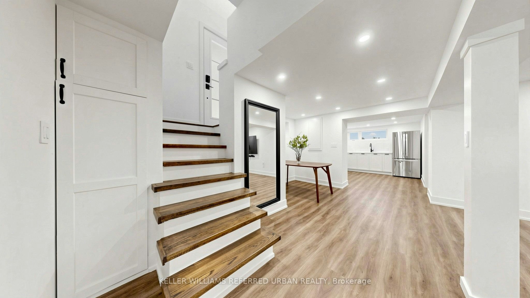 Lower-6 Frankfort Avenue, Toronto, ON, M6L 2Y2 - 7