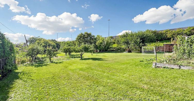 Lower-6 Frankfort Avenue, Toronto, ON, M6L 2Y2 - 20