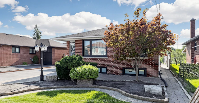 Lower-6 Frankfort Avenue, Toronto, ON, M6L 2Y2 - 4