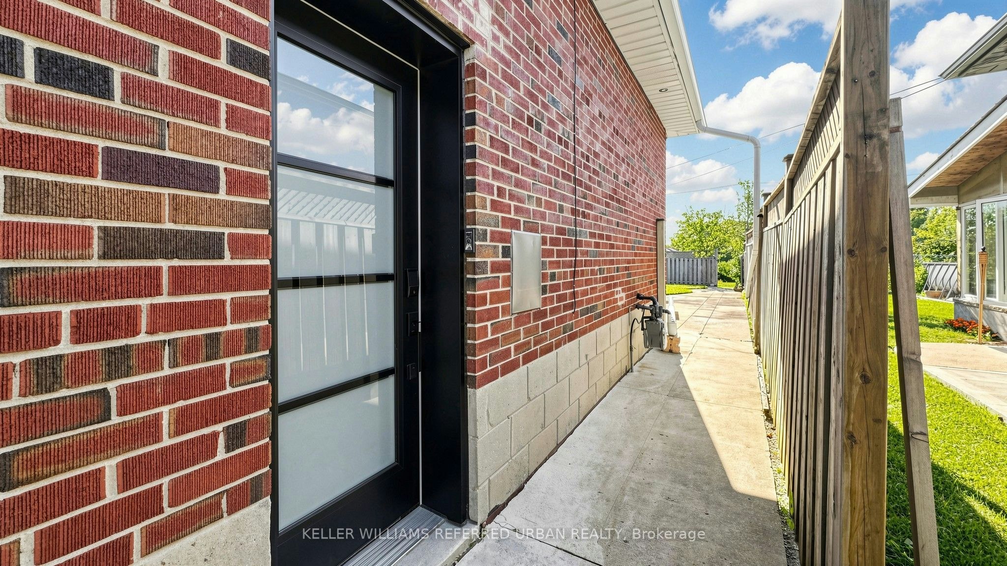 Lower-6 Frankfort Avenue, Toronto, ON, M6L 2Y2 - 19