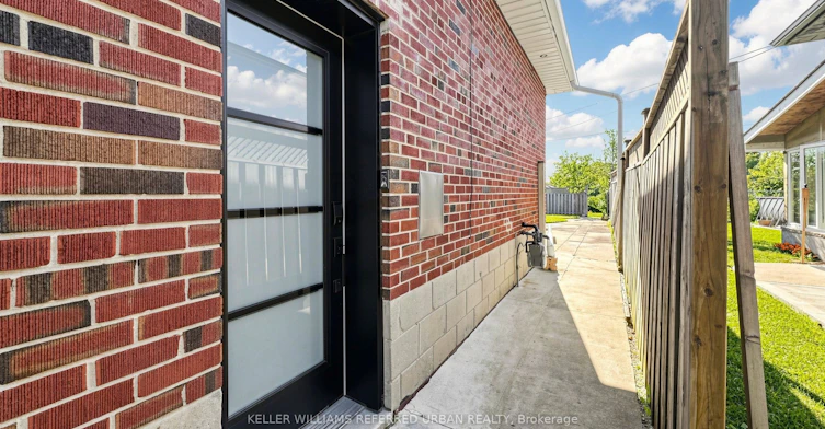 Lower-6 Frankfort Avenue, Toronto, ON, M6L 2Y2 - 19
