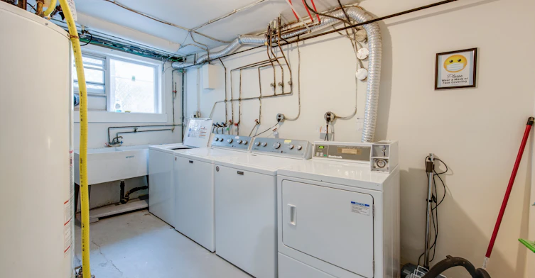 Basement-283 Evelyn Avenue, Toronto, ON, M6P 2Z8 - 18