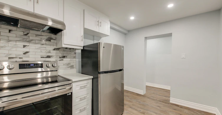 Basement-283 Evelyn Avenue, Toronto, ON, M6P 2Z8 - 9