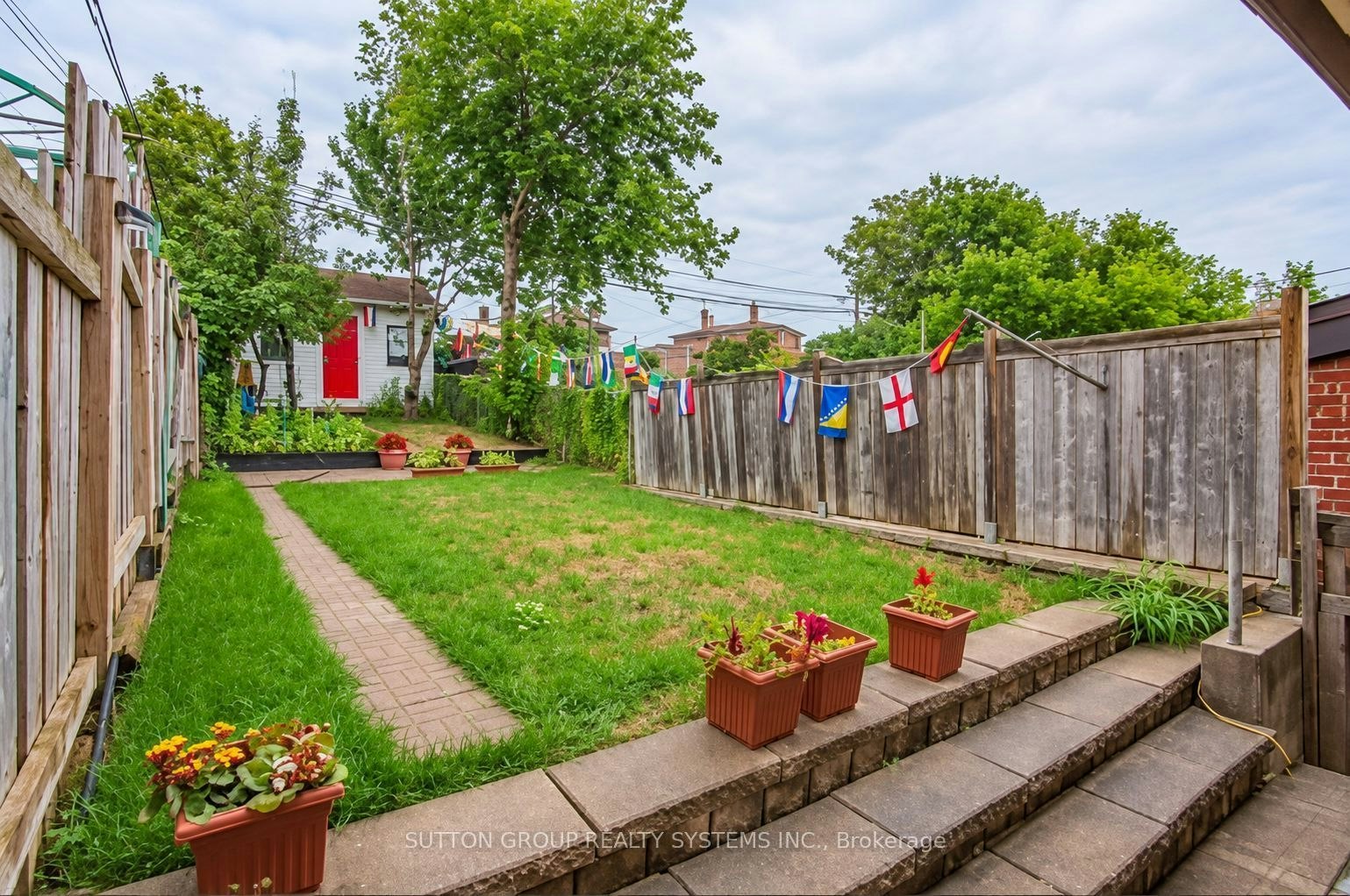 2094 Dufferin Street, Toronto, ON, M6E 3R7 - 8