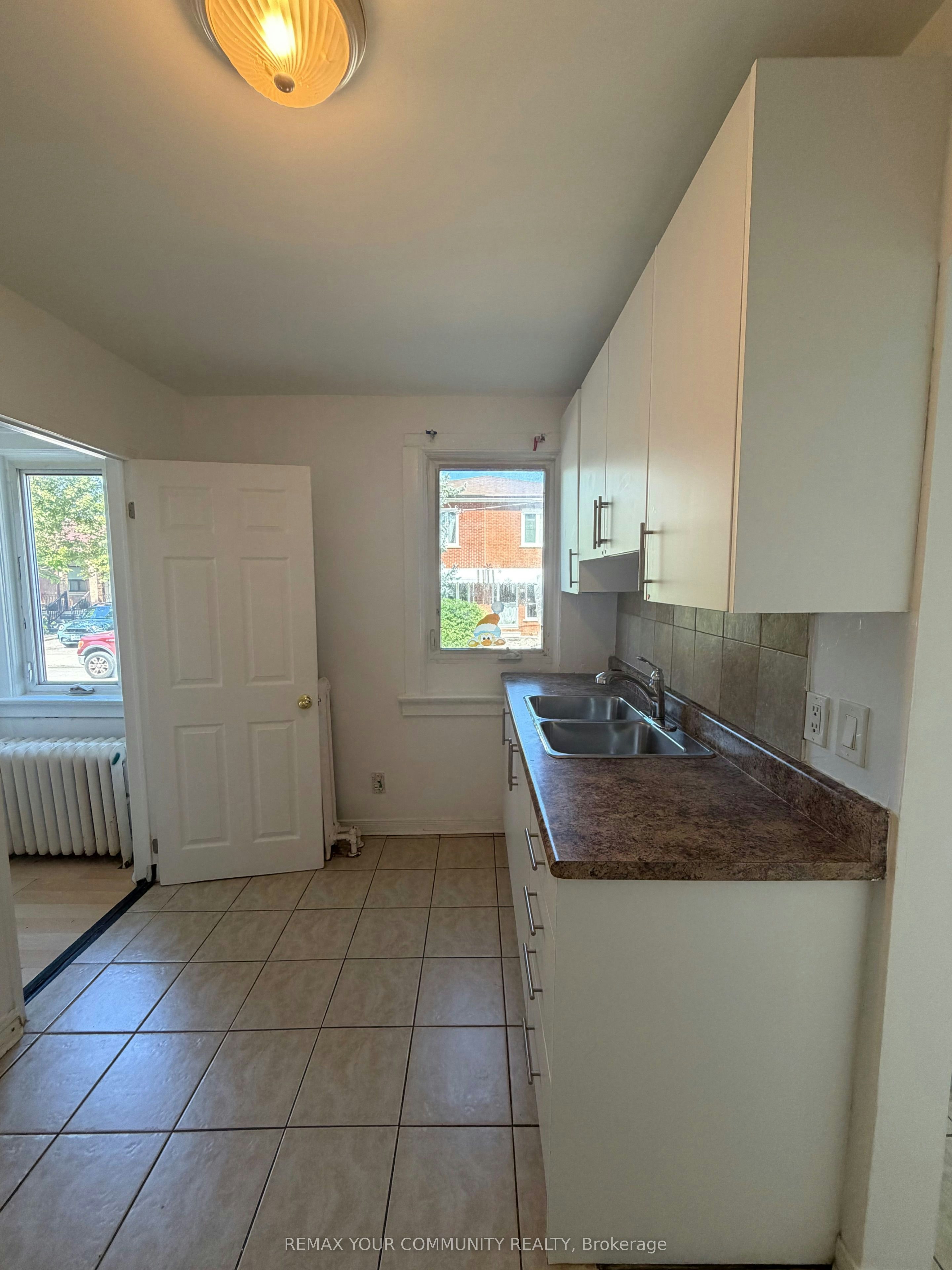 127 Morrison Avenue, Toronto, ON, M6E 1M5 - 4