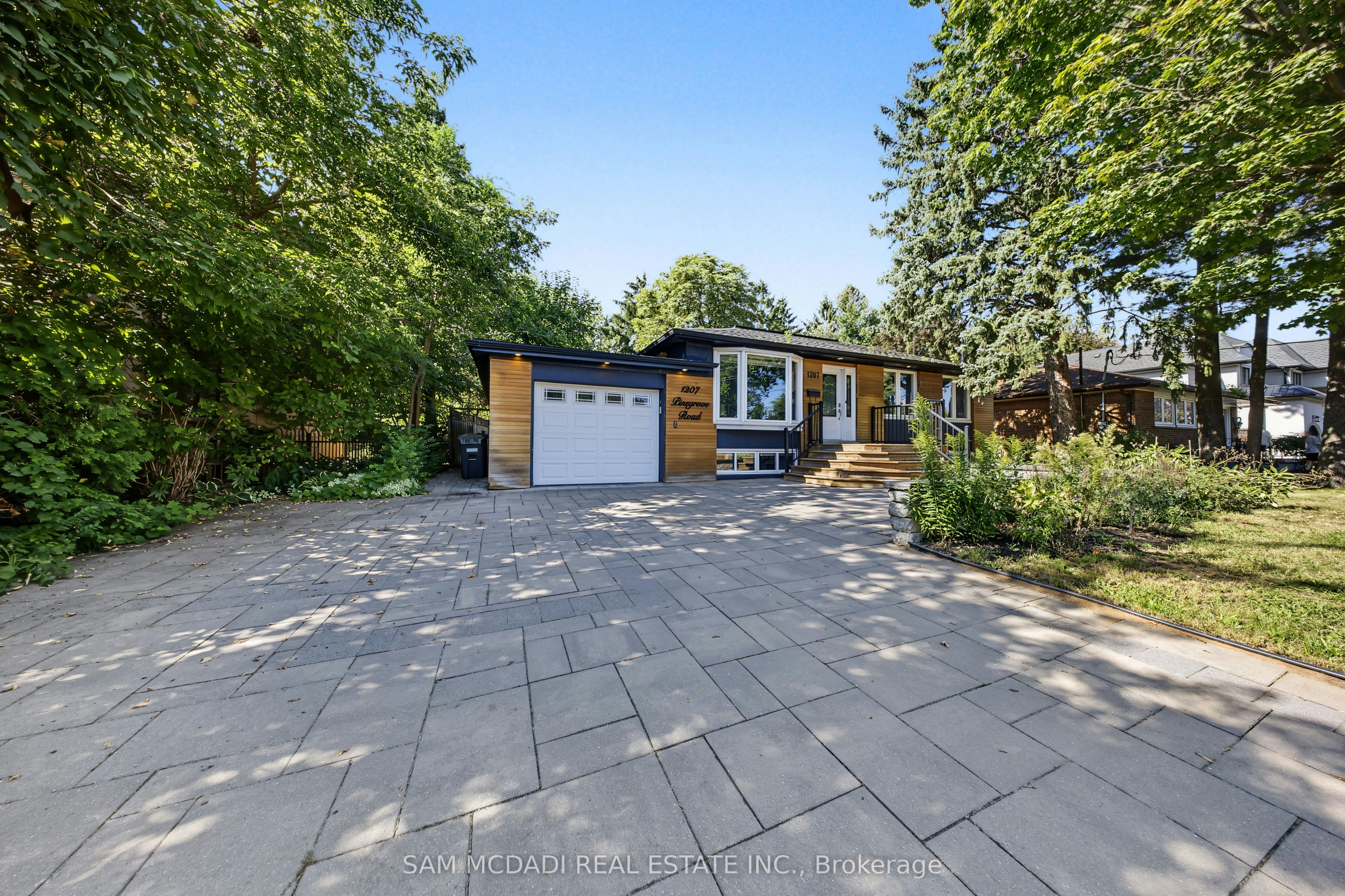 1207 Pinegrove Road, Oakville, ON, L6L 2W8