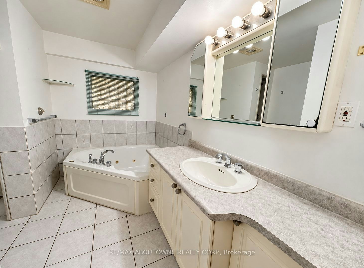 Lower-1374 Heritage Way, Oakville, ON, L6M 3C9 - 12