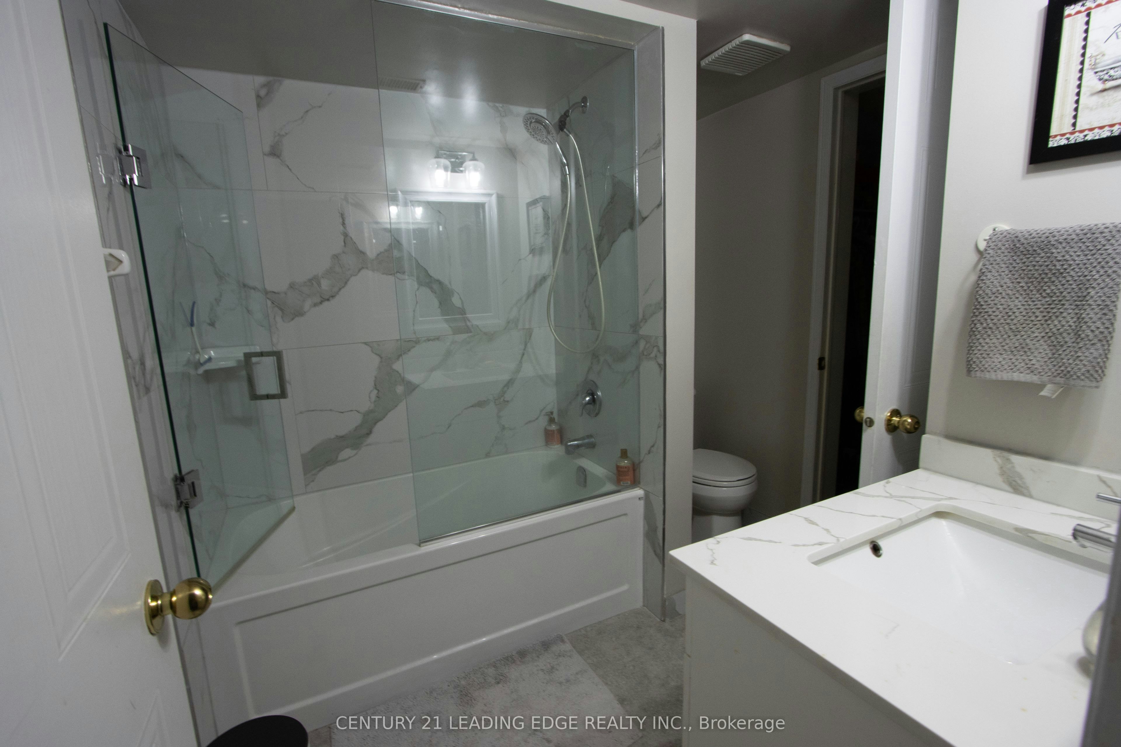 109-111 Bristol Road, Mississauga, ON, L4Z 3P6 - 3