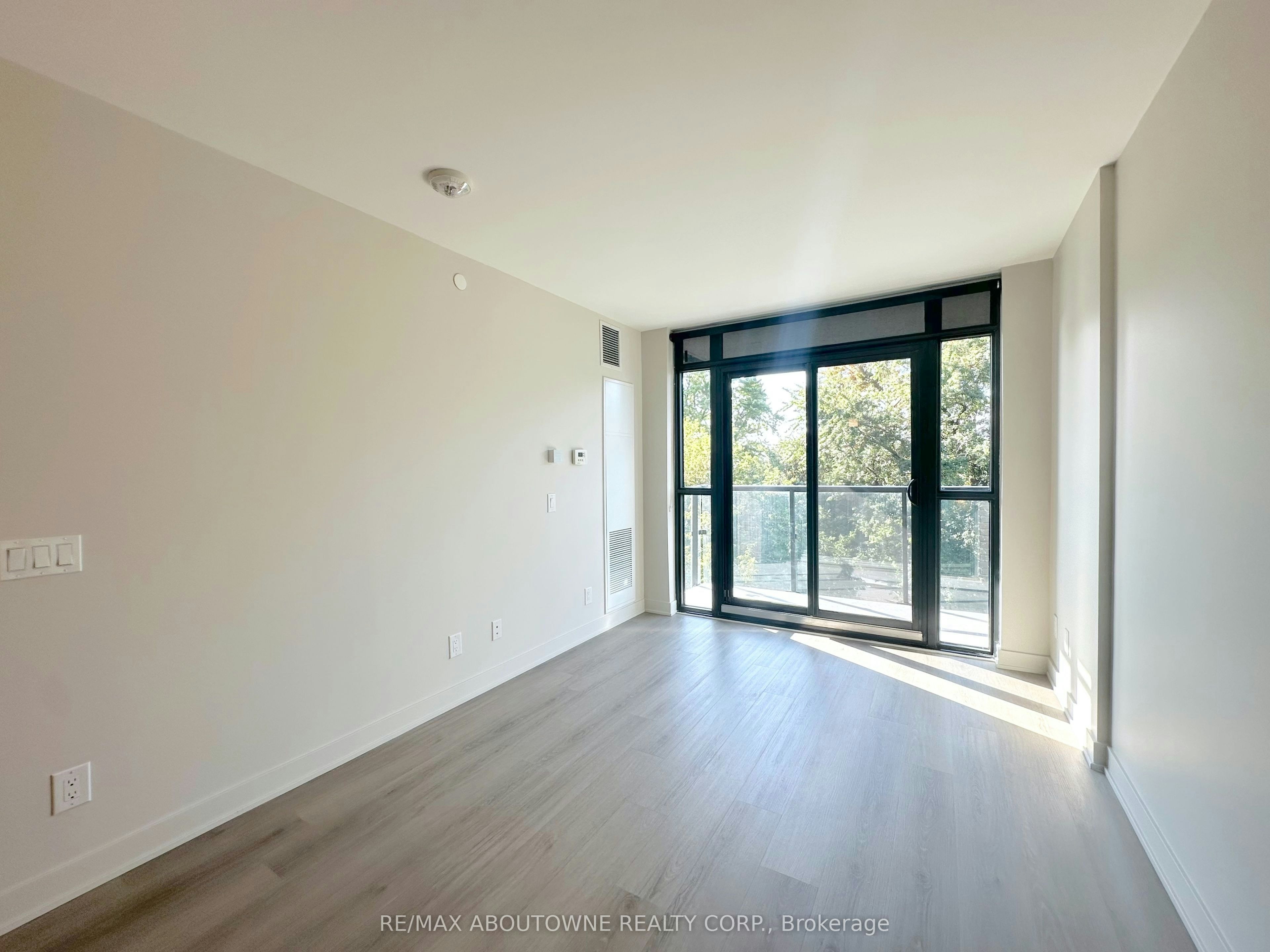 501-3385 Dundas Street W, Toronto, ON, M6S 2S2 - 5
