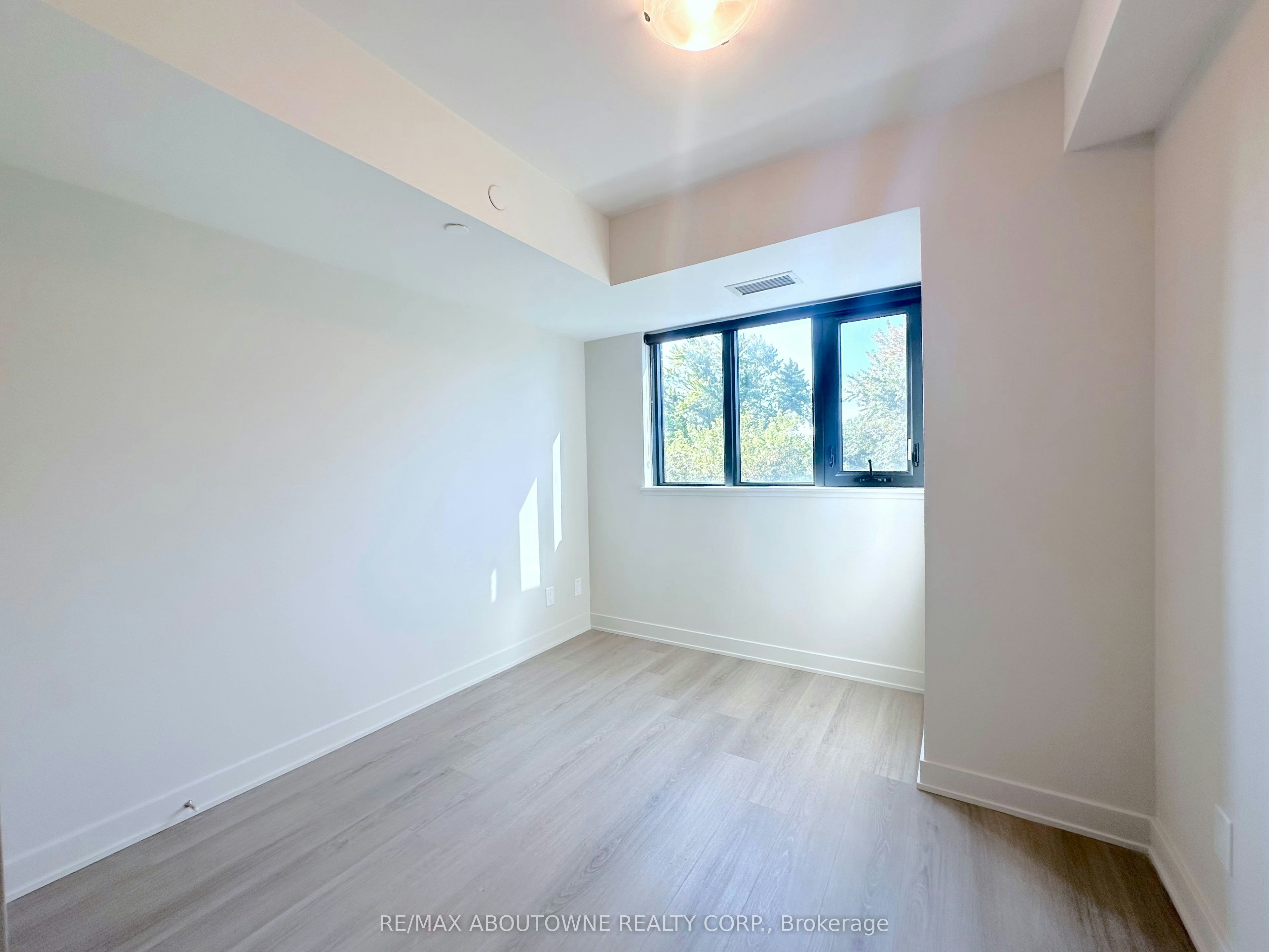 501-3385 Dundas Street W, Toronto, ON, M6S 2S2 - 7