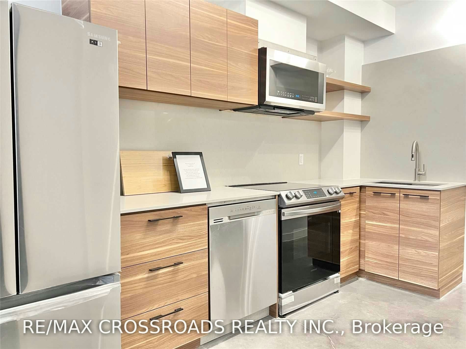 1B-3333 Dundas Street W, Toronto, ON, M6P 2A6