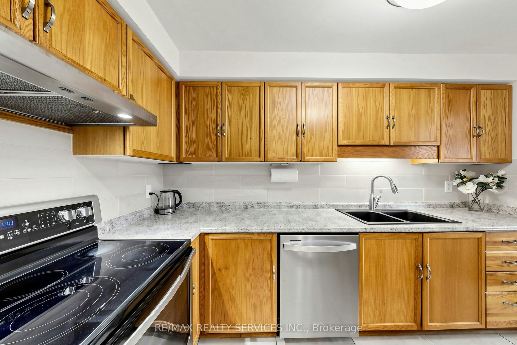 74 Heathcliffe Square, Brampton, ON, L6S 5R4 - 10