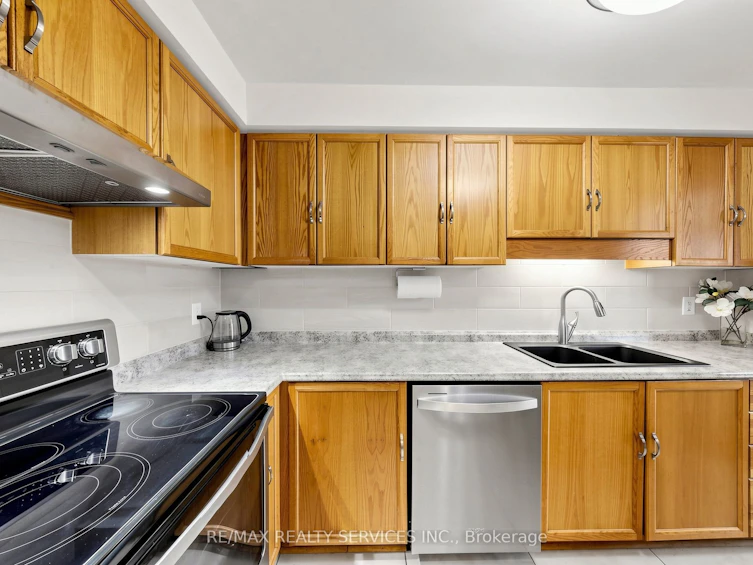 74 Heathcliffe Square, Brampton, ON, L6S 5R4 - 10